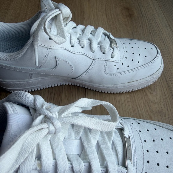 Women Size 8 White Air Force 1s Sneakers - Picture 14 of 16